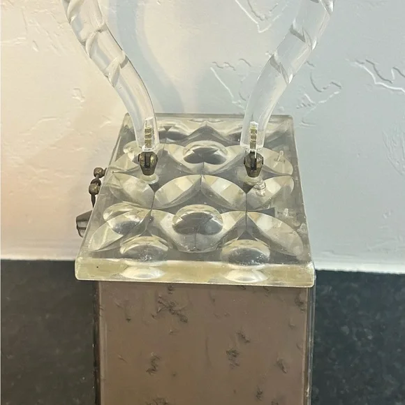 VINTAGE 1950'S LUCITE BOX PURSE W/BROWN AND BLACK SPECKLED BASE